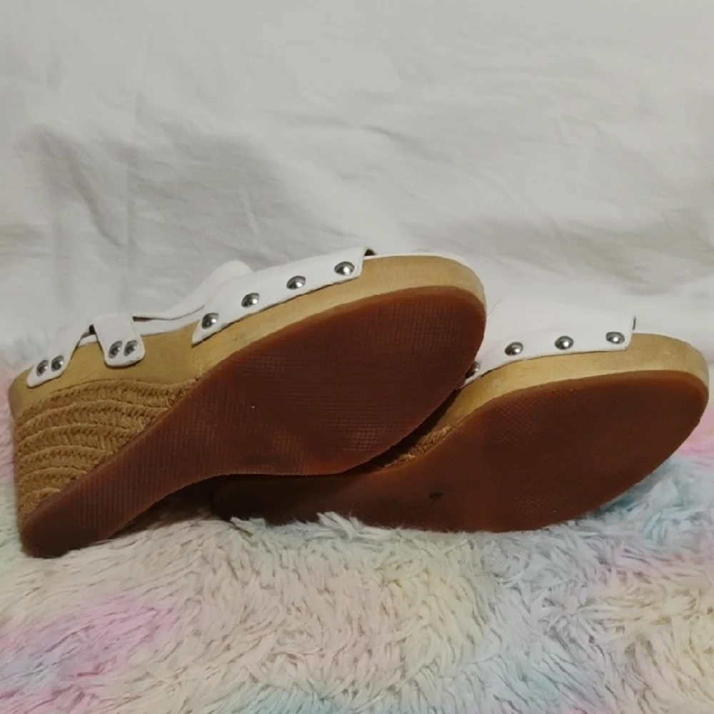 (#23) Via Spiga White Leather Silver Studded Wedge Sandals Sz.8M